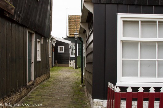 Nauwe straatjes beschutten tegen weer en wind
