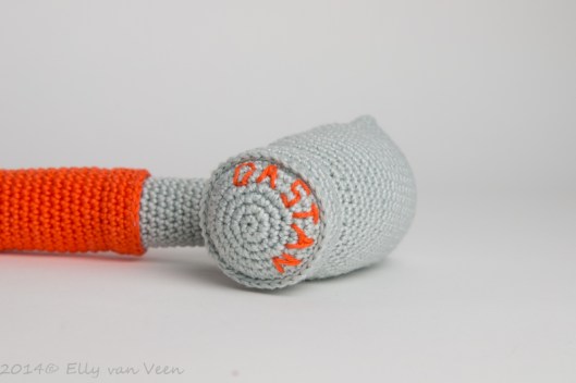 Hamer mét naam, want kleinzoon moet natuurlijk straks opa helpen met klussen