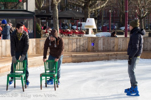 Leren schaatsen achter de stoel