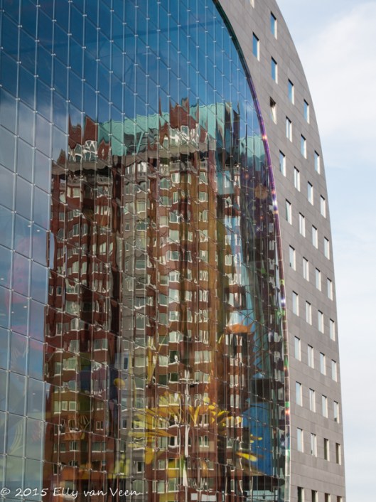 Reflectie in de Markthal