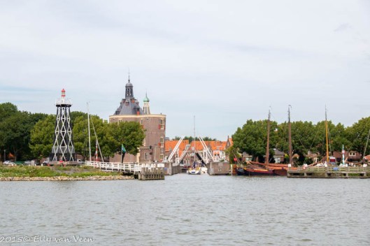 Het Vuurtje en de Drommedaris. De brug staat open